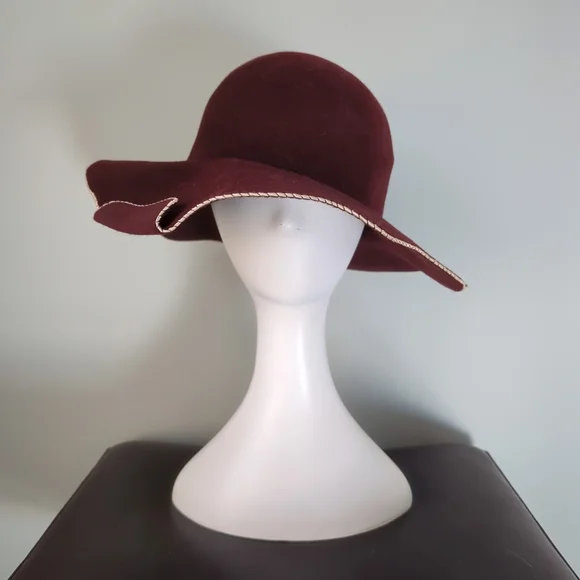 Chapeau Carine | Accessories | Rare Chapeaux Carine Custom  display picture 1